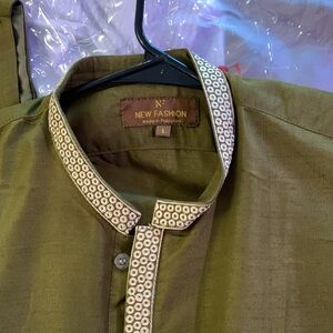 Three piece men Indian Pakistan Style suite fit for Mehendi occasion Like new